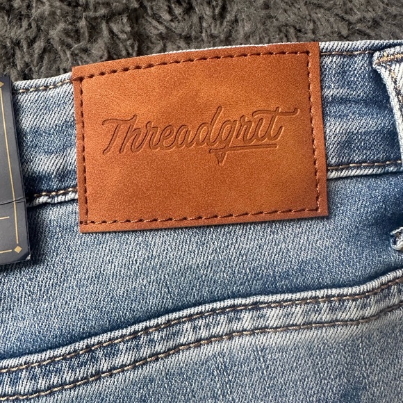 NWT Threadgrit distressed denim jean shorts, women’s size 33 - Picture 7 of 8